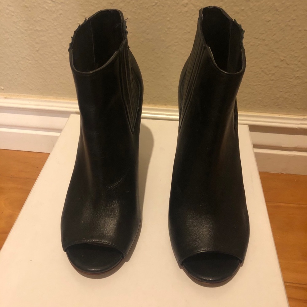 Short boots